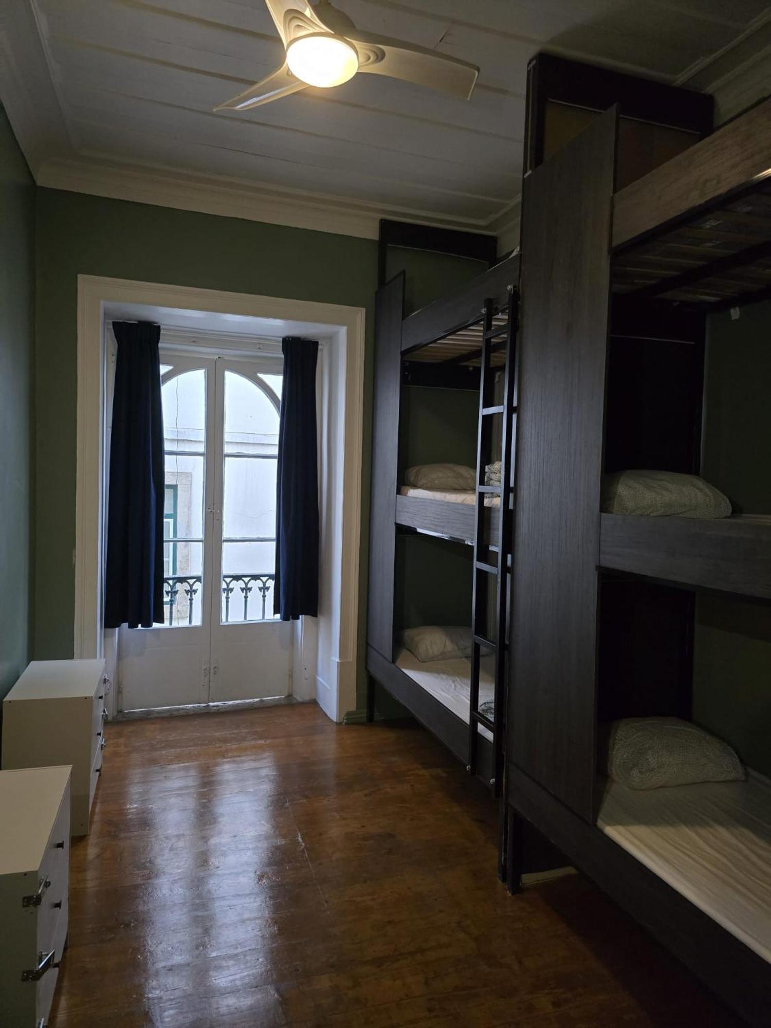 Party Zone Hostel Lisbon Exterior photo