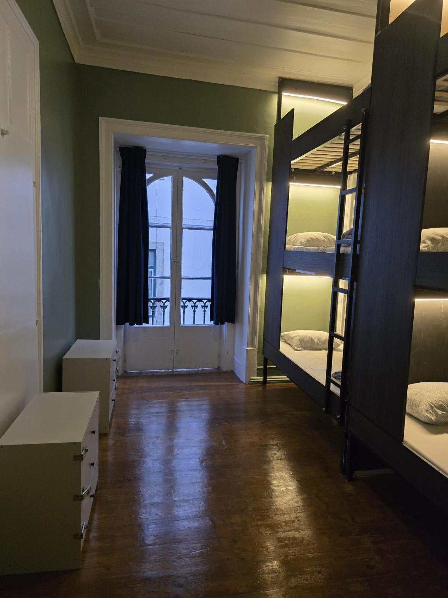 Party Zone Hostel Lisbon Exterior photo