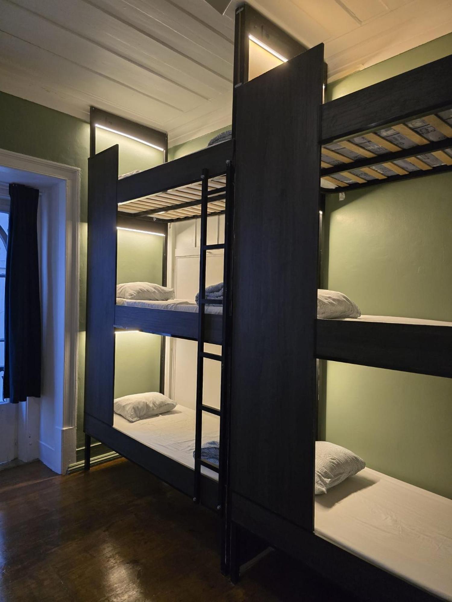 Party Zone Hostel Lisbon Exterior photo