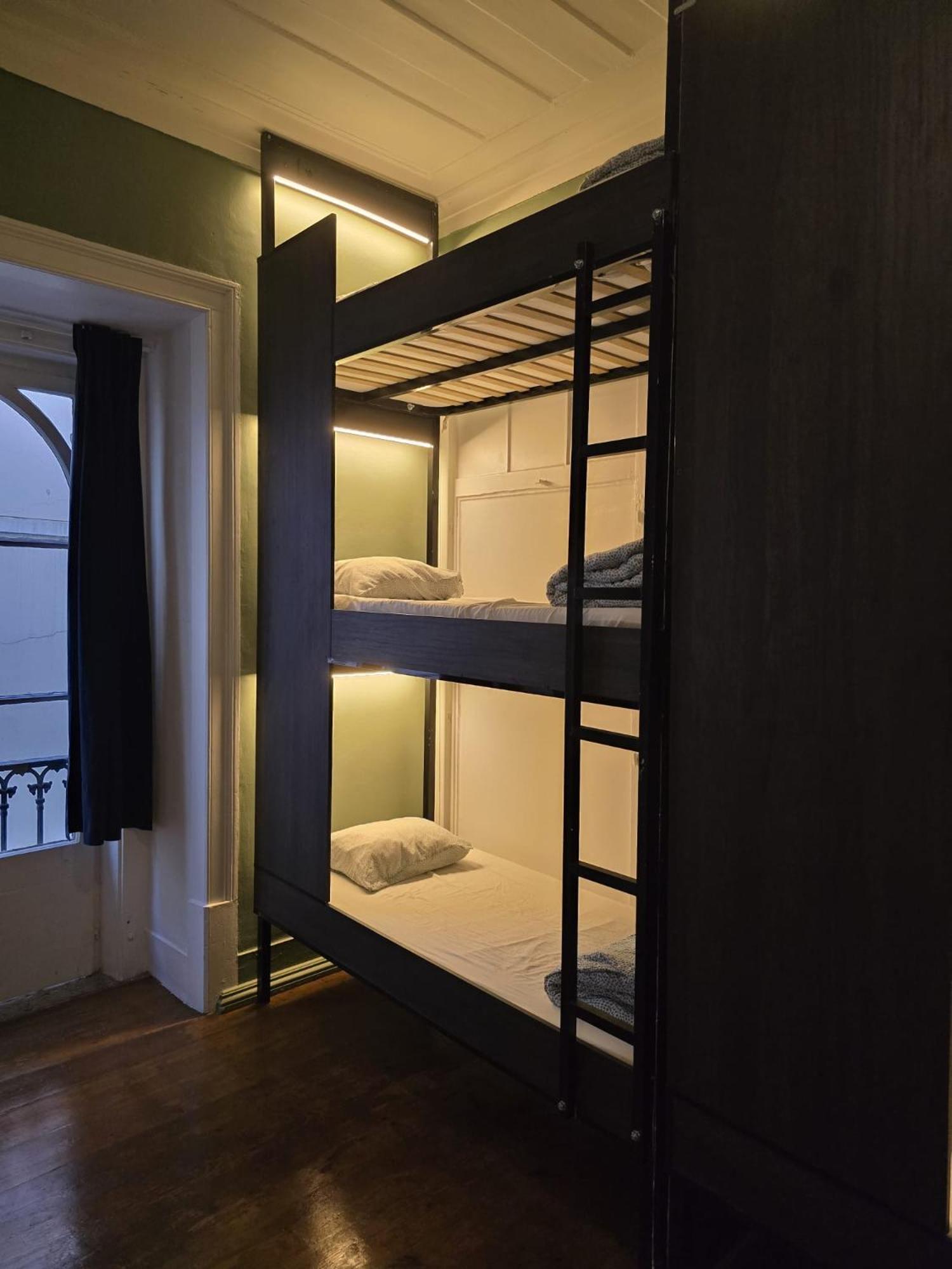 Party Zone Hostel Lisbon Exterior photo