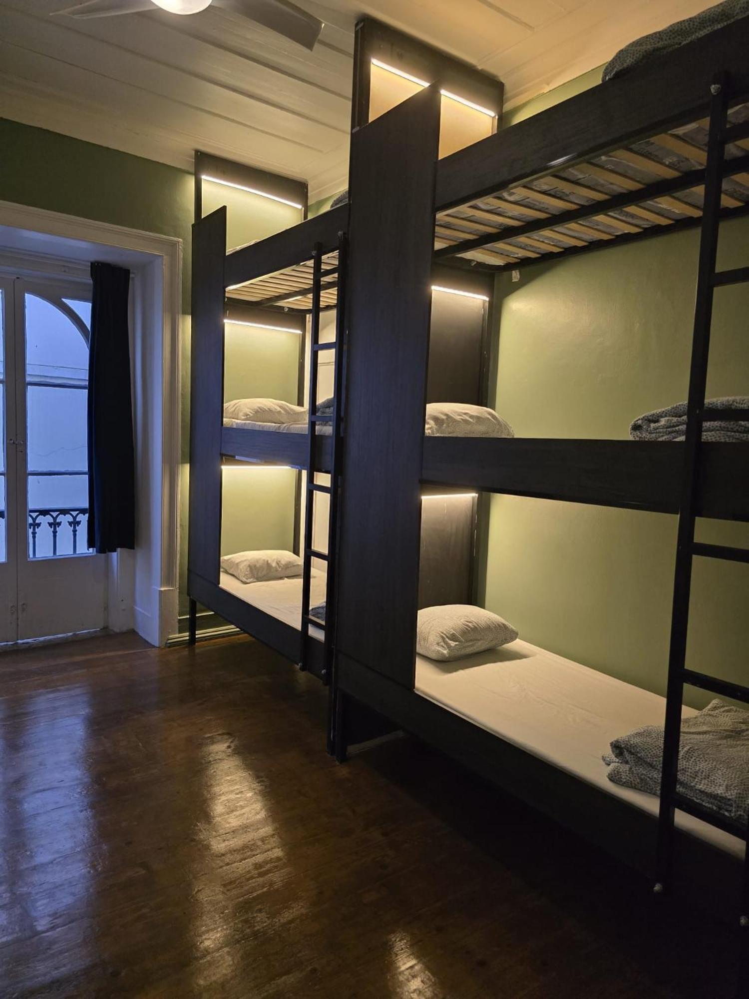 Party Zone Hostel Lisbon Exterior photo